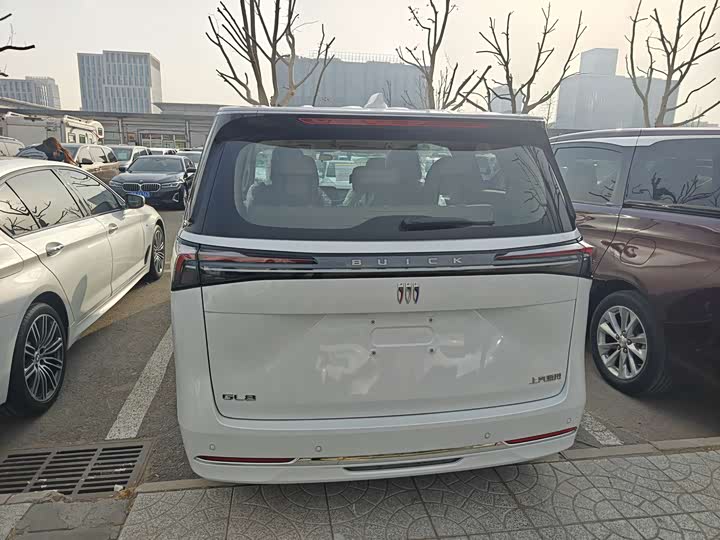 Фото 9 - Buick GL8 ES