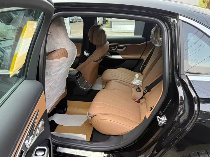 Photo 4 - Mercedes-Benz E-Class