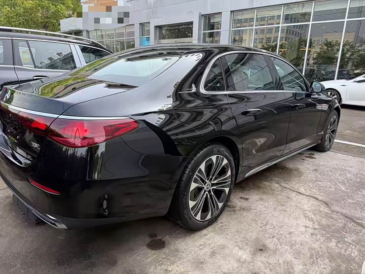 Photo 5 - Mercedes-Benz E-Class