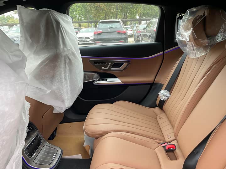 Photo 8 - Mercedes-Benz E-Class