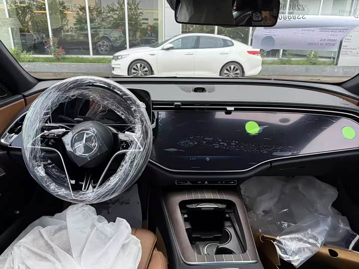 Photo 9 - Mercedes-Benz E-Class