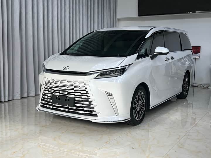 Фото 1 - Lexus LM