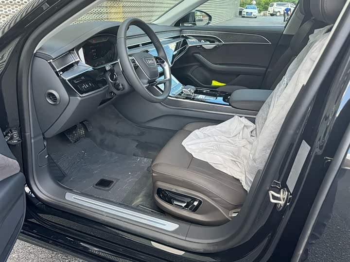 Фото 10 - Audi A8