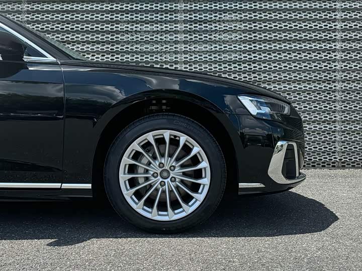 Фото 5 - Audi A8