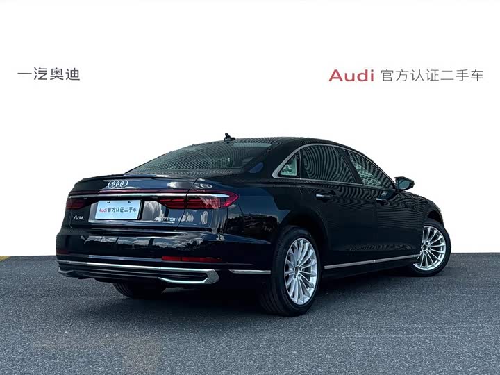 Фото 7 - Audi A8