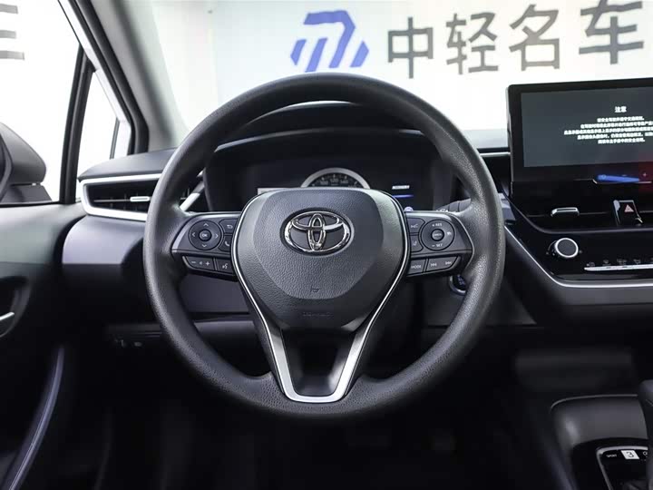 Фото 10 - Toyota Corolla