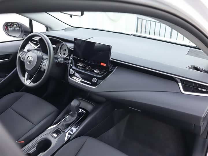 Фото 15 - Toyota Corolla