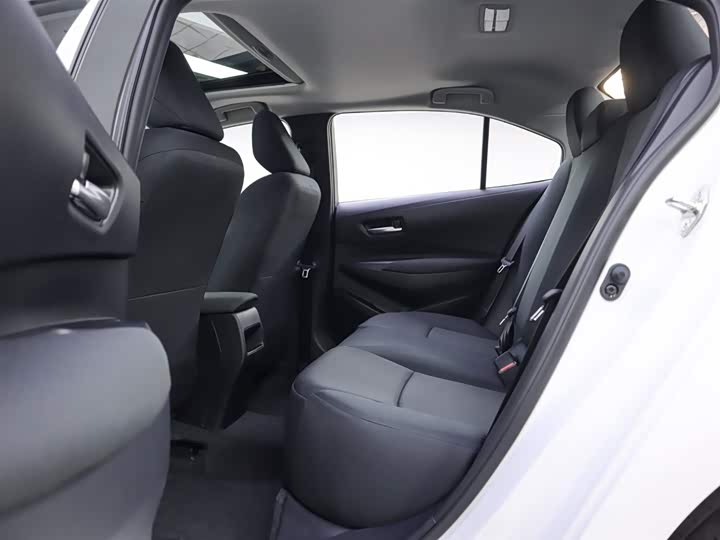 Фото 17 - Toyota Corolla