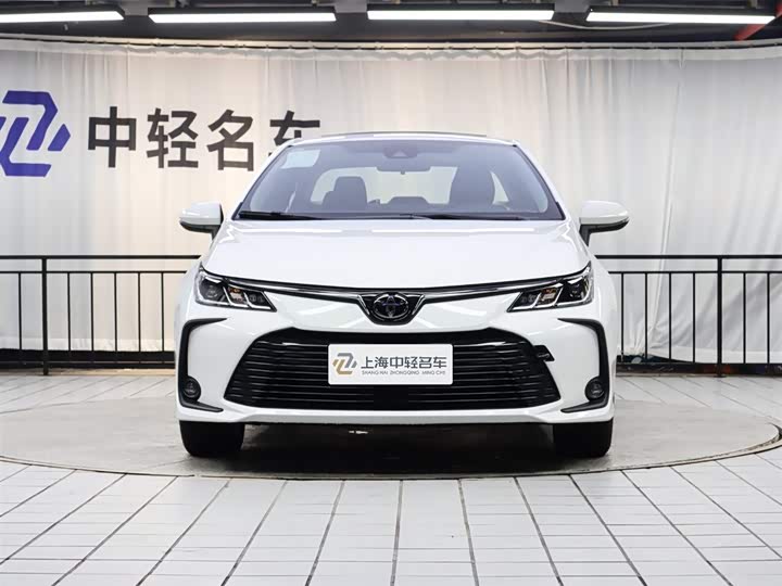 Фото 2 - Toyota Corolla