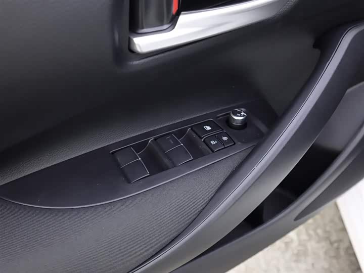 Фото 21 - Toyota Corolla