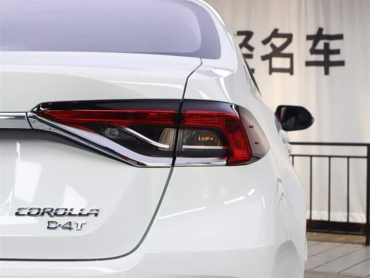 Фото 24 - Toyota Corolla