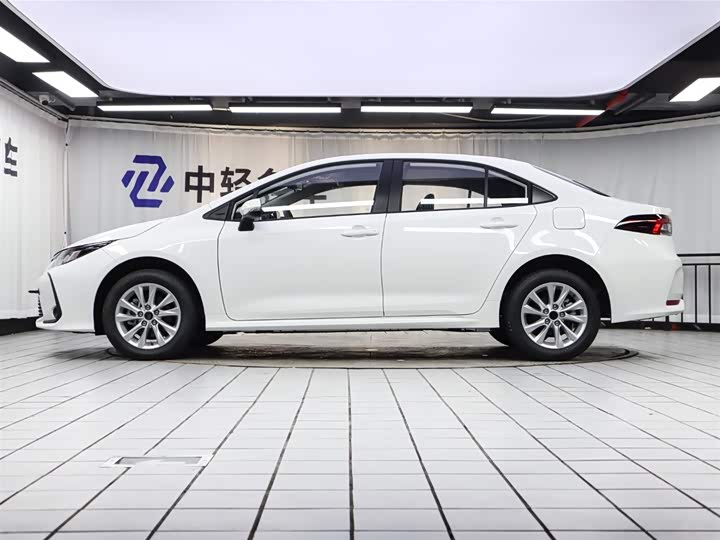 Фото 3 - Toyota Corolla