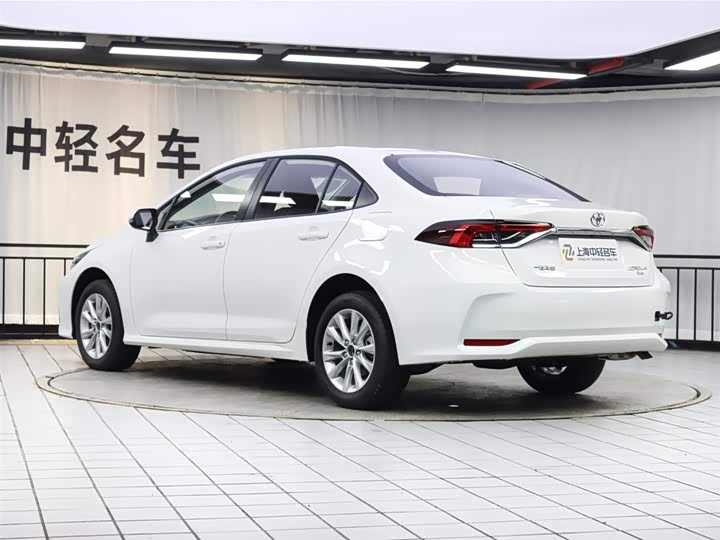 Фото 4 - Toyota Corolla