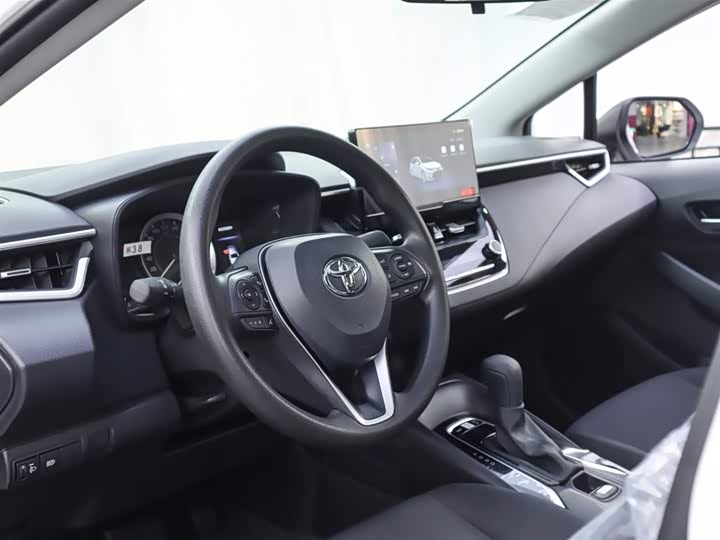 Фото 7 - Toyota Corolla