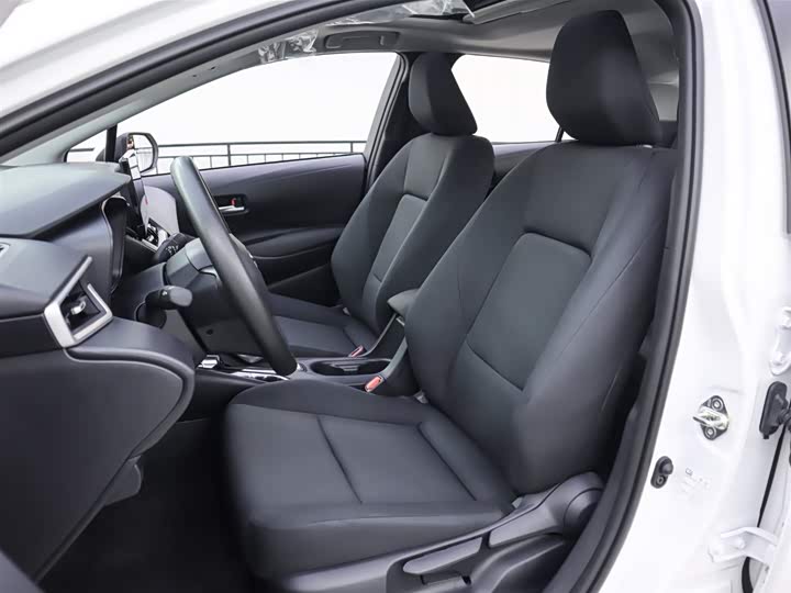 Фото 8 - Toyota Corolla