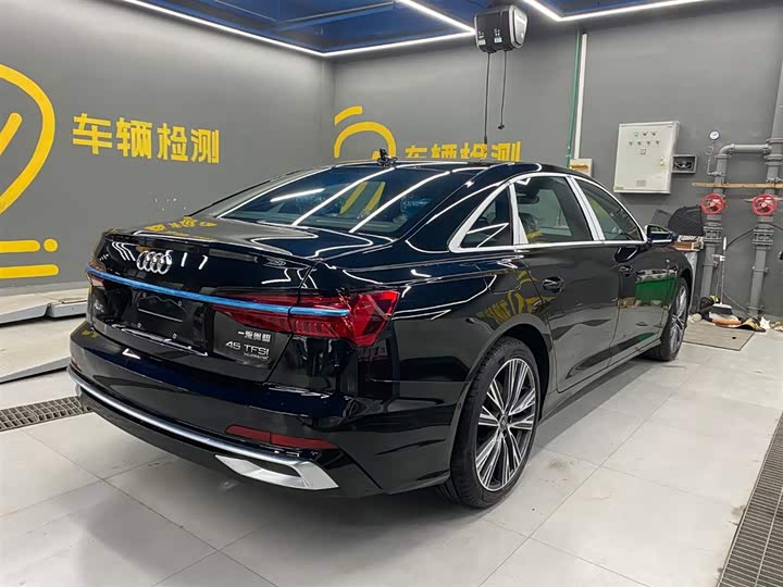 Фото 4 - Audi A6L