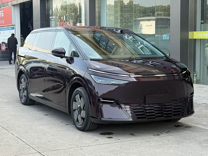 Фото 3 - XPeng X9