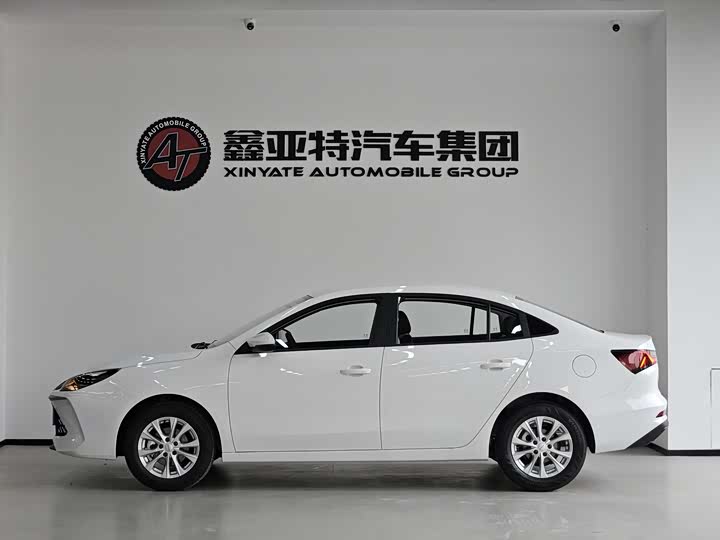 Фото 2 - Roewe i5