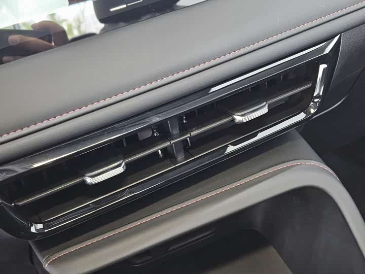 Фото 9 - Roewe i5