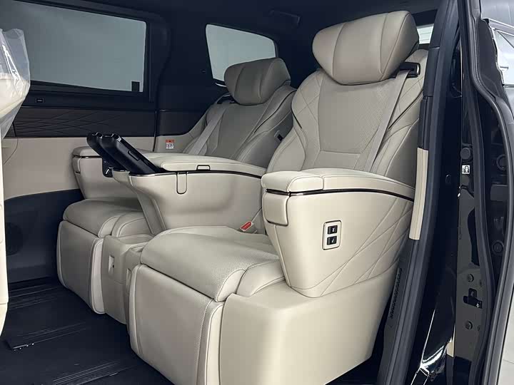 Фото 11 - Toyota Alphard