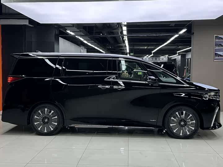 Фото 5 - Toyota Alphard
