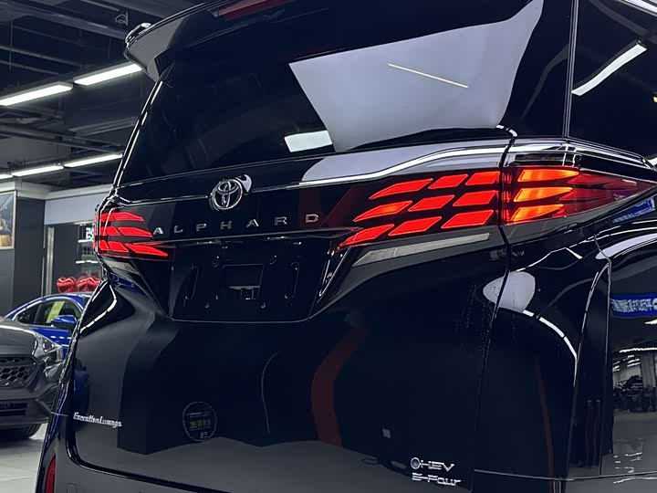 Фото 7 - Toyota Alphard