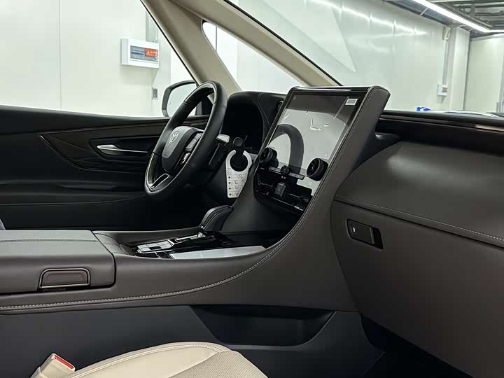 Фото 9 - Toyota Alphard