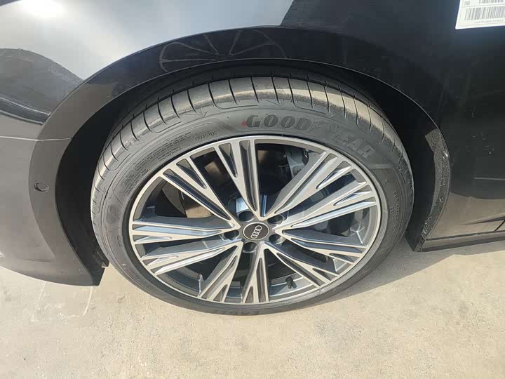 Фото 9 - Audi A6L