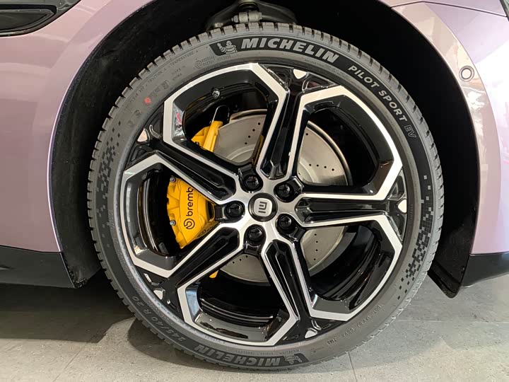 Фото 3 - Xiaomi SU7