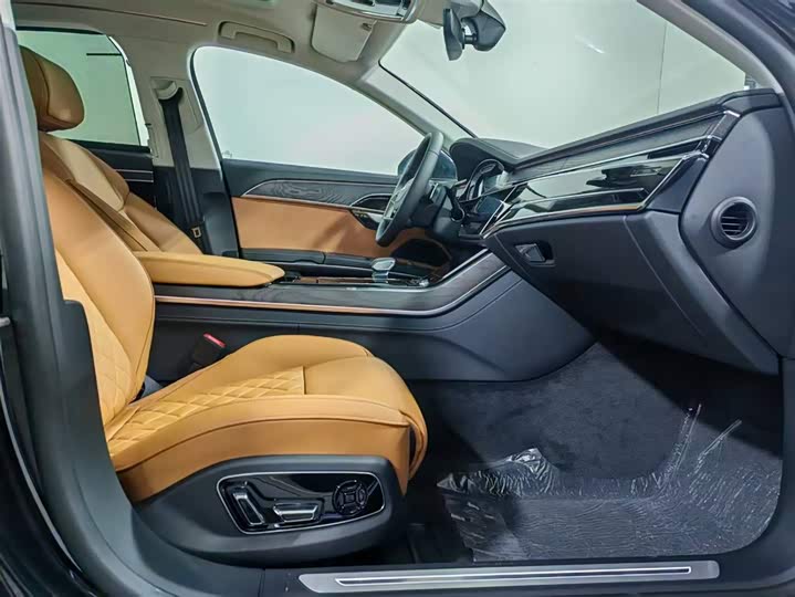 Фото 7 - Audi A8