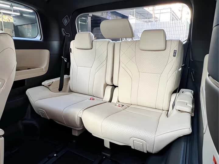 Photo 15 - Toyota Alphard