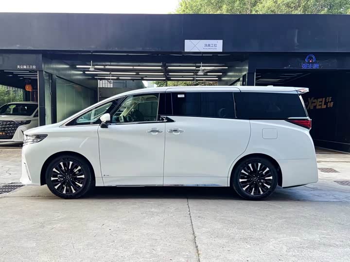 Photo 3 - Toyota Alphard