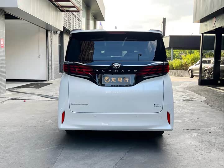 Photo 5 - Toyota Alphard