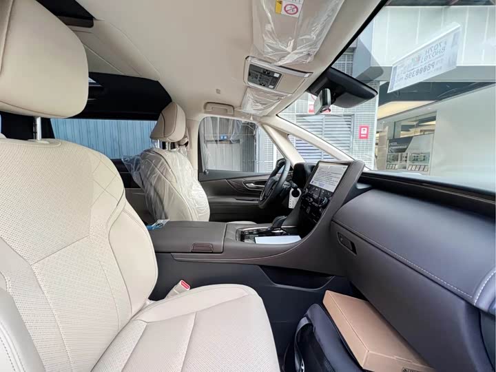 Photo 8 - Toyota Alphard