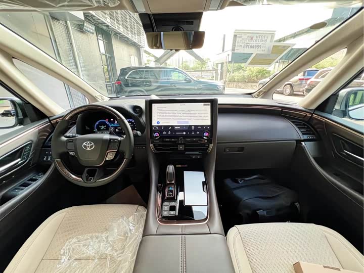 Photo 9 - Toyota Alphard