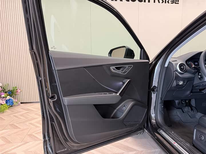 Фото 15 - Audi Q2L