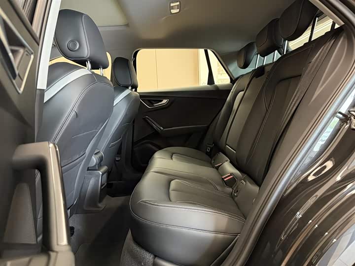 Фото 18 - Audi Q2L