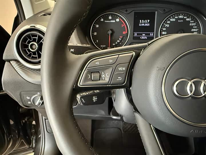 Фото 20 - Audi Q2L