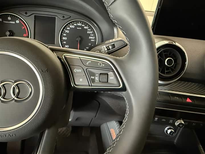 Фото 21 - Audi Q2L
