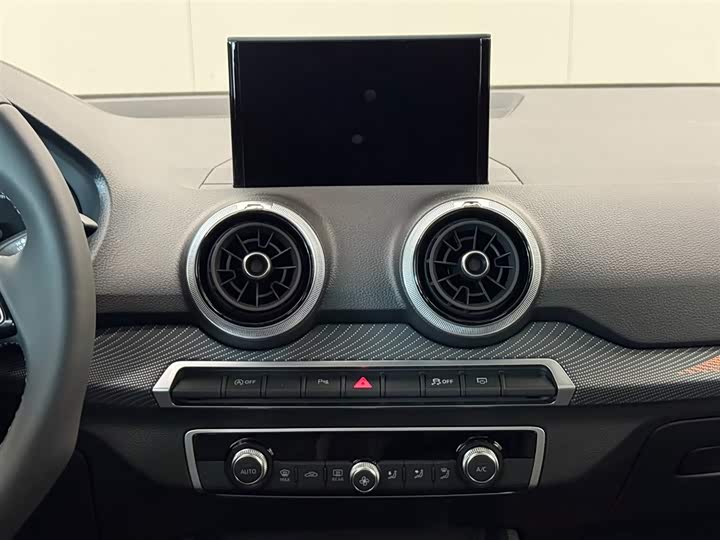 Фото 23 - Audi Q2L