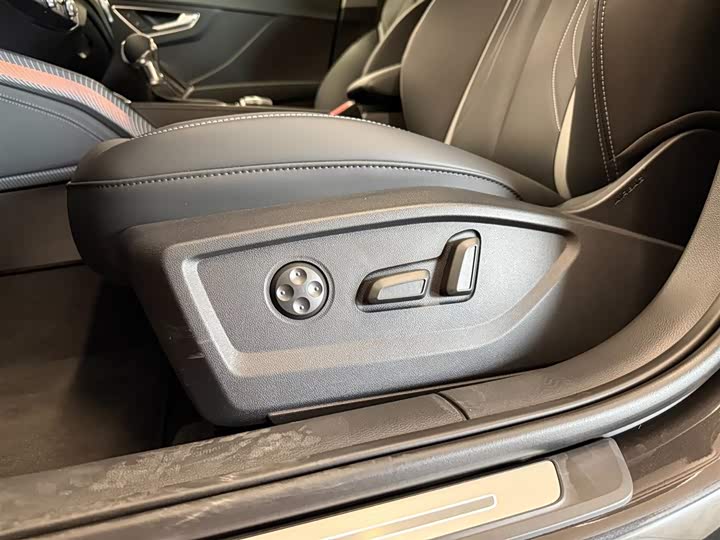 Фото 24 - Audi Q2L