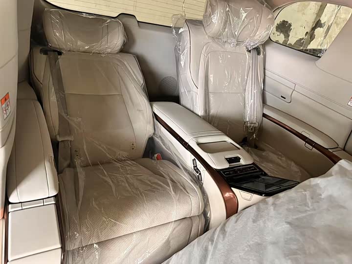 Фото 9 - Lexus LM