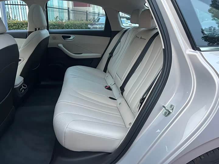 Фото 11 - Roewe D7