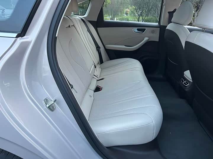 Фото 9 - Roewe D7