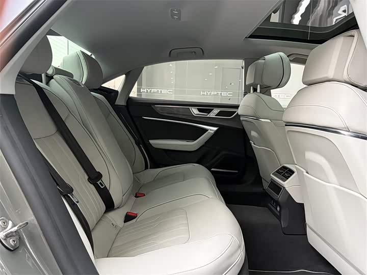 Фото 7 - Audi A7L