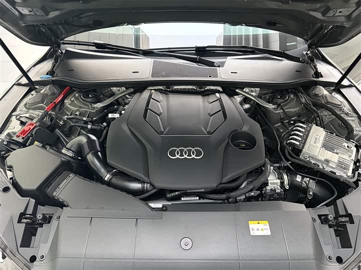 Фото 8 - Audi A7L