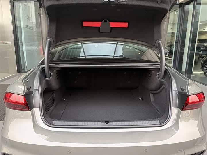 Фото 9 - Audi A7L