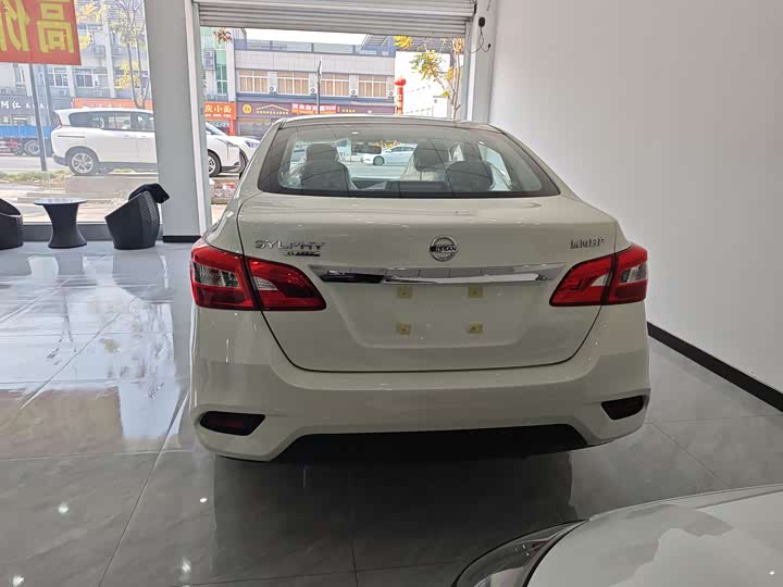 Фото 8 - Nissan Sylphy