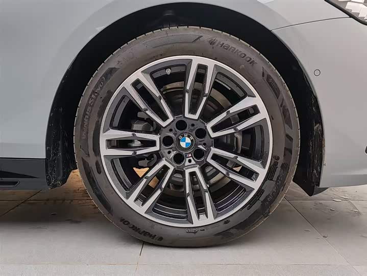 Фото 18 - BMW 5 Series