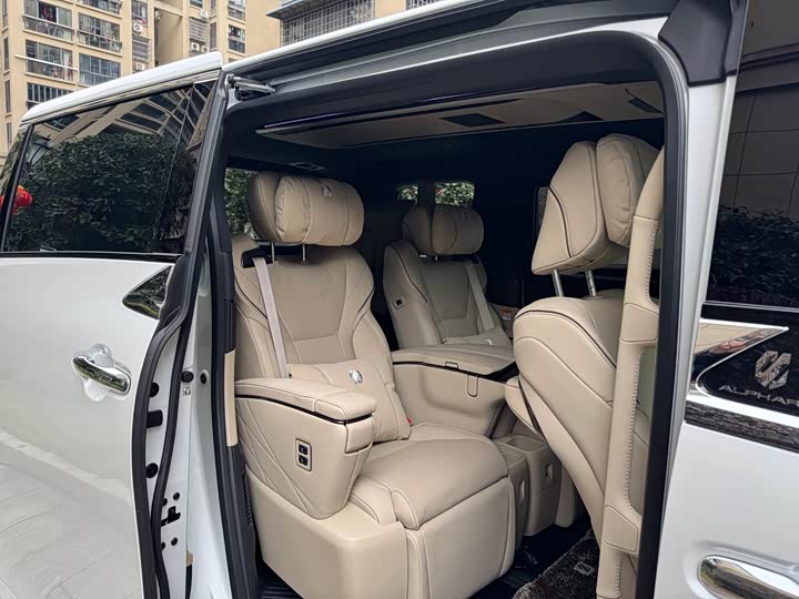 Photo 13 - Toyota Alphard